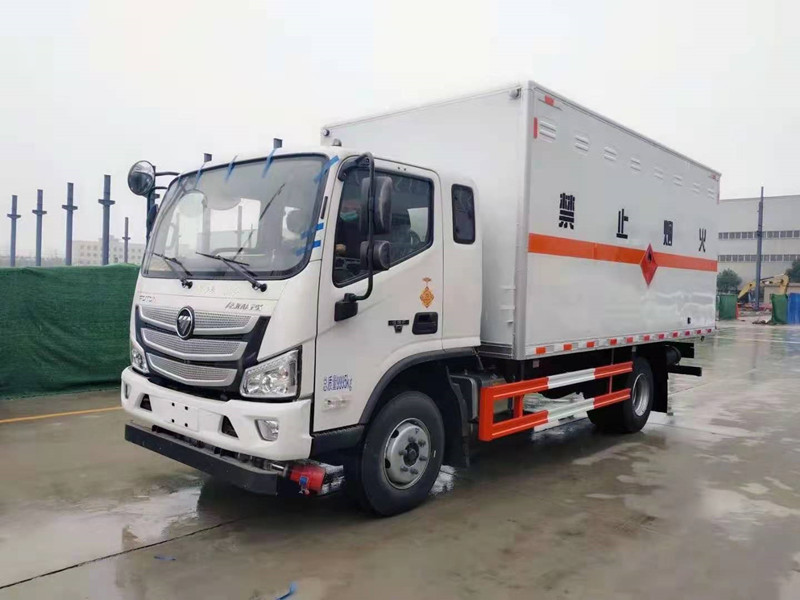 福田歐馬可4.15米（藍(lán)牌）易燃液體廂式車